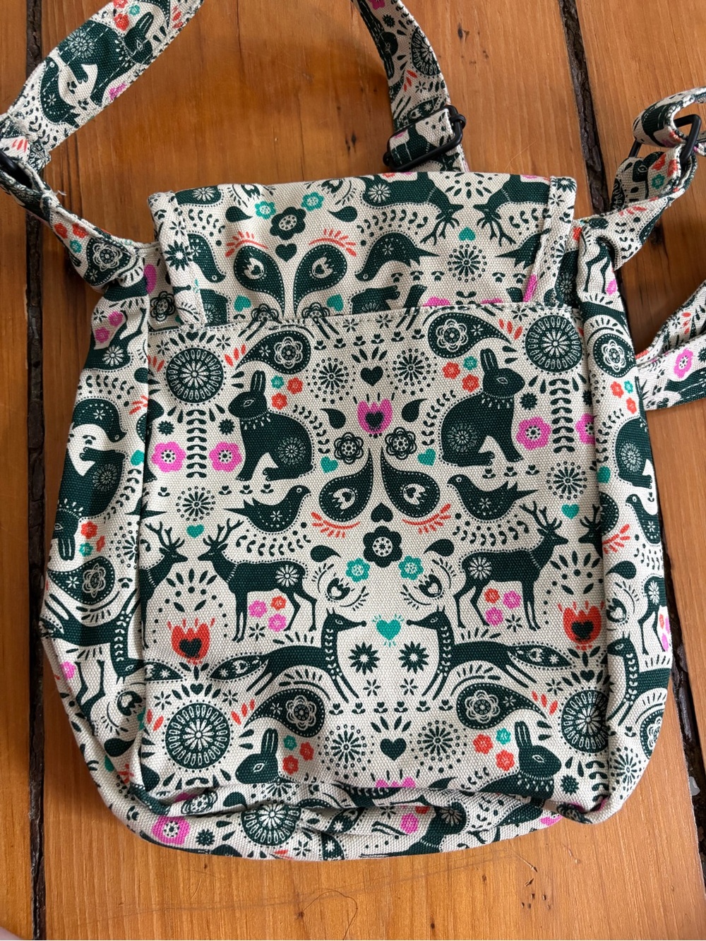 RARE KAVU Kicker Crossbody Bag in Cozy Critters Rabbit Bird Deer Flowers Outdoor - Picture 4 of 13